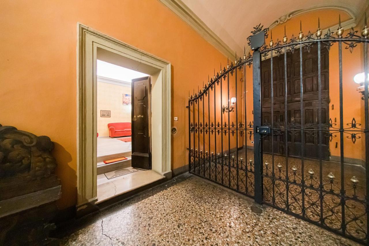 Lussuoso Appartamento Nel Cuore Di Bolonia Exterior foto